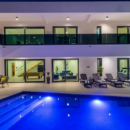 Luxury Royal Hill With 34 M2 Pool * Maslenica