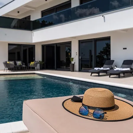 Luxury Royal Hill With 34 M2 Pool * Maslenica