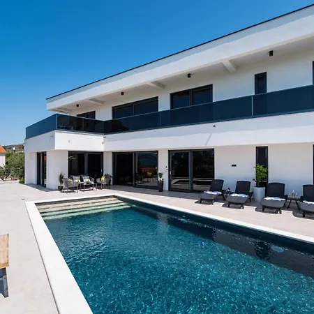 Luxury Royal Hill With 34 M2 Pool Вилла