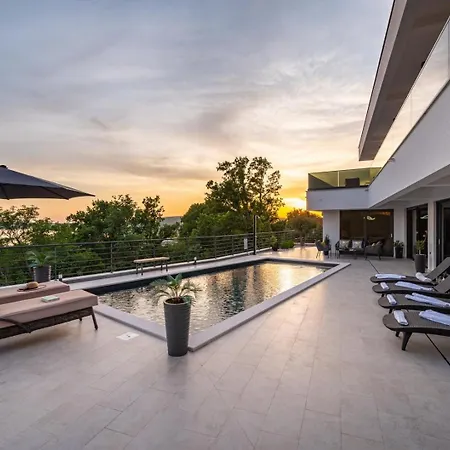 Luxury Royal Hill With 34 M2 Pool