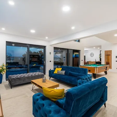 Luxury Royal Hill With 34 M2 Pool