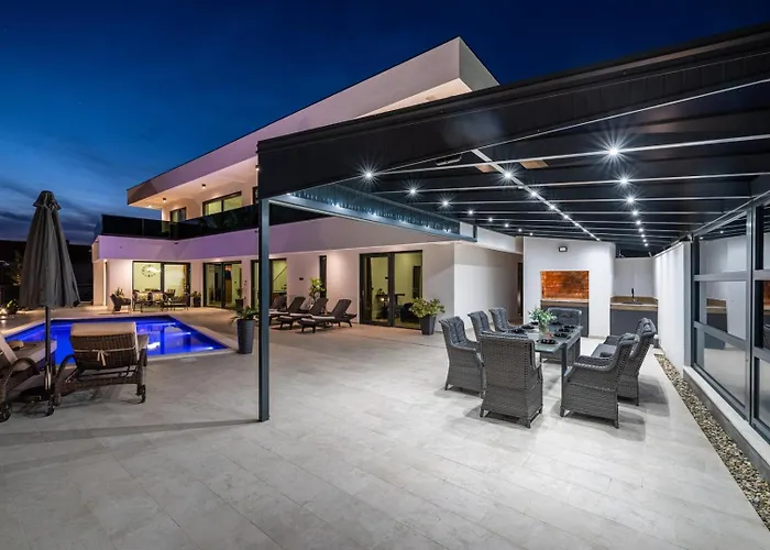 Luxury Royal Hill With 34 M2 Pool Вилла Масленица
