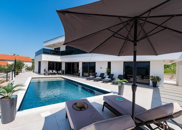 Luxury Royal Hill With 34 M2 Pool Вилла *