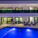 Luxury Royal Hill With 34 M2 Pool * Maslenica