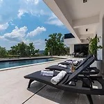 Luxury Royal Hill With 34 M2 Pool Villa *
