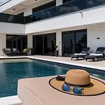 Luxury Royal Hill With 34 M2 Pool * Maslenica