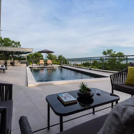 Luxury Royal Hill With 34 M2 Pool Vila *