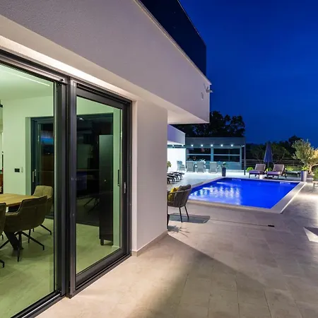 Luxury Royal Hill With 34 M2 Pool Maslenica