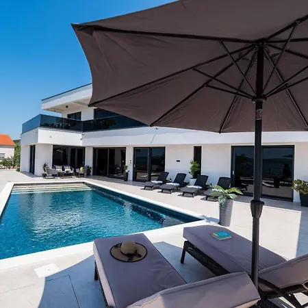 Luxury Royal Hill With 34 M2 Pool Villa *