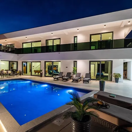 Luxury Royal Hill With 34 M2 Pool Villa Maslenica