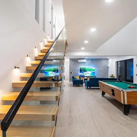 Luxury Royal Hill With 34 M2 Pool * Maslenica