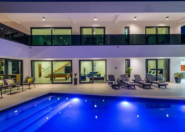 Luxury Royal Hill With 34 M2 Pool * Maslenica