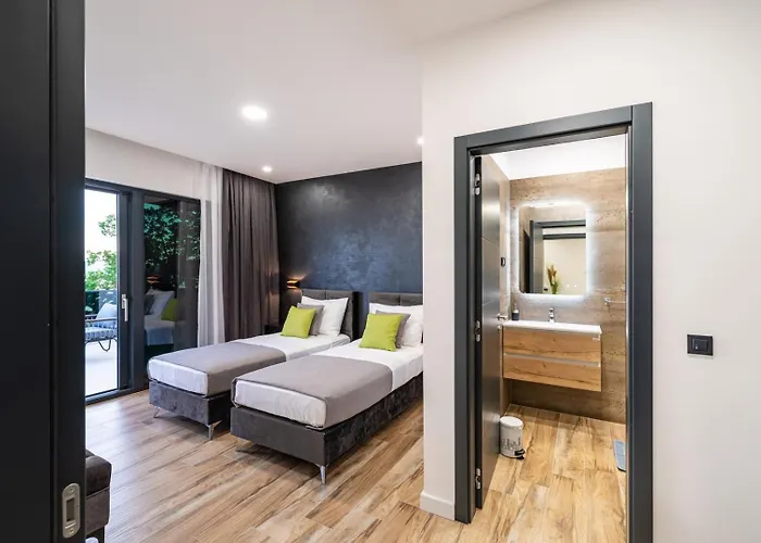 Luxury Royal Hill With 34 M2 Pool Maslenica