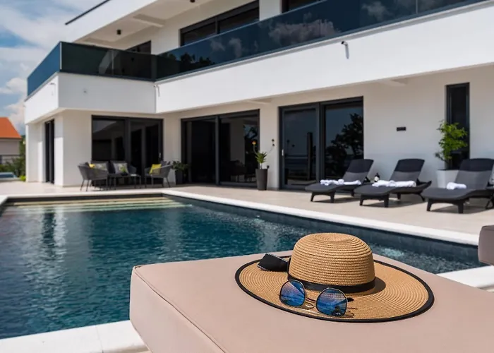 Luxury Royal Hill With 34 M2 Pool * Maslenica