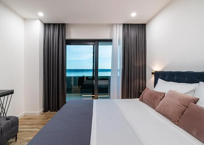 Luxury Royal Hill With 34 M2 Pool Villa Maslenica