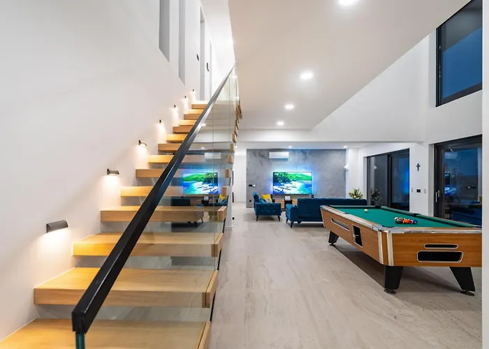 Luxury Royal Hill With 34 M2 Pool * Maslenica